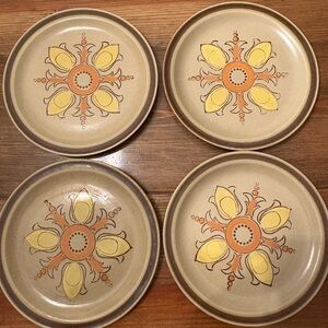 Hearthside Japan Set of 4 Fleur De Lis Stoneware Dinner Plates Ceramic Vintage